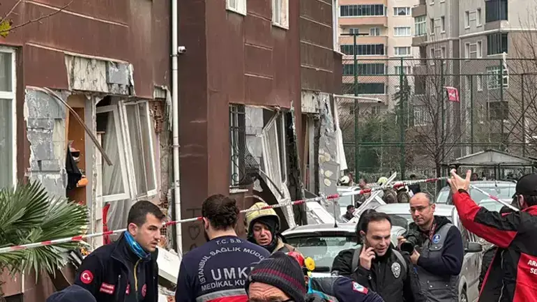 Beylikdüzü’nde 14 katlı binanın girişinde patlama