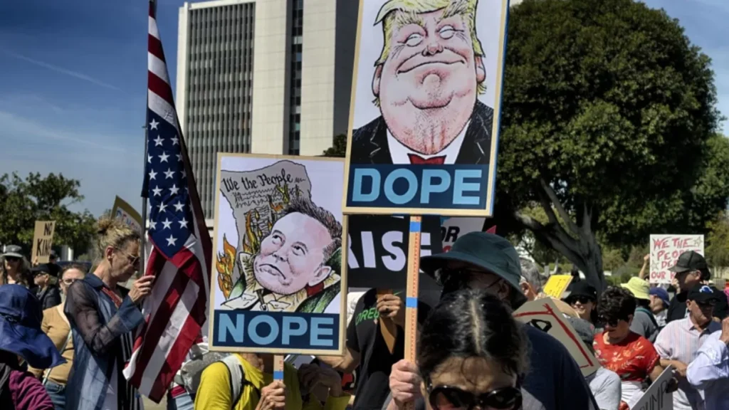 ABD de Trump Karsiti Ellerini Cek Protestolari Yuz Binler Sokakta - e-basin ABD de Trump Karsiti Ellerini Cek Protestolari Yuz Binler Sokakta | e-basin.com