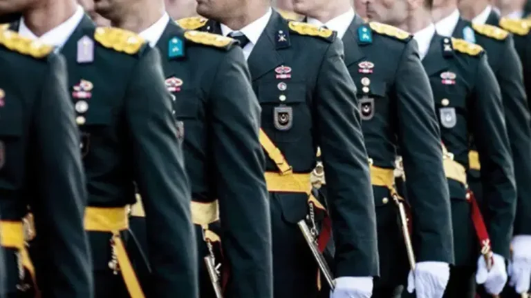 TSK’den ihraç edilen iki teğmenin başvurusu reddedildi.