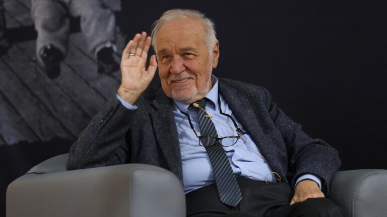 ilber ortayli Efsaneye veda... İlber Ortaylı son yolculuğuna uğurlanıyor...