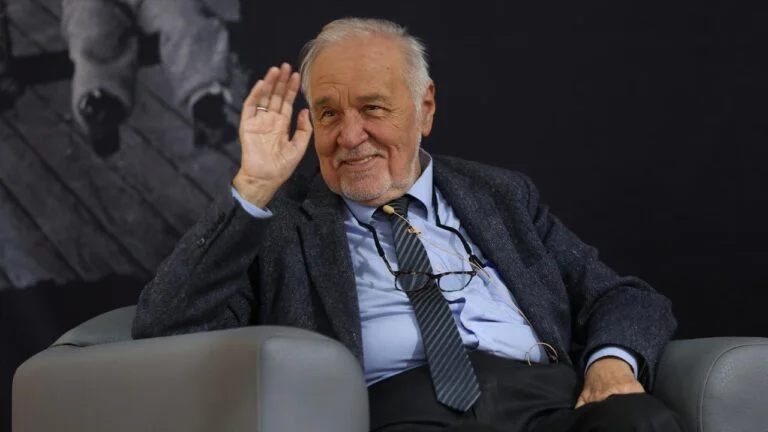 ilber ortayli Efsaneye veda... İlber Ortaylı son yolculuğuna uğurlanıyor...