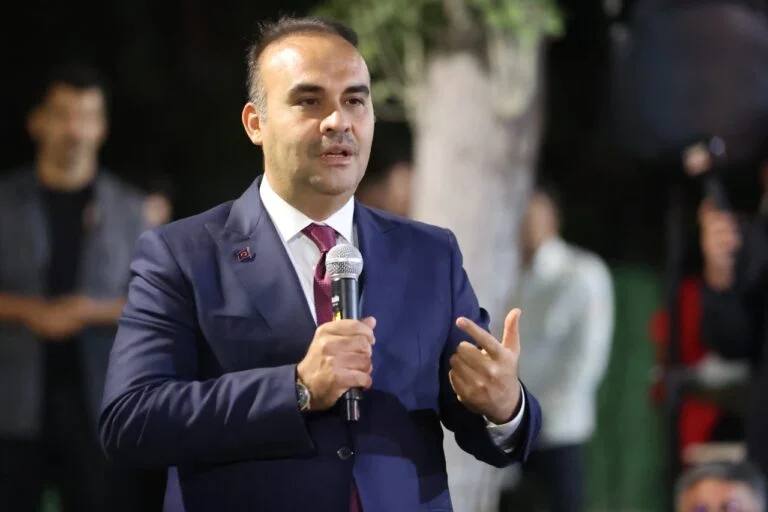 Bakan Kacır: Yeni sanayi bölgelerinin ikisini sizlerle yapalım
