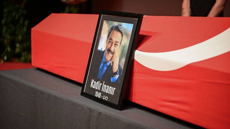 kadir Kadir İnanır son yolculuğuna uğurlandı
