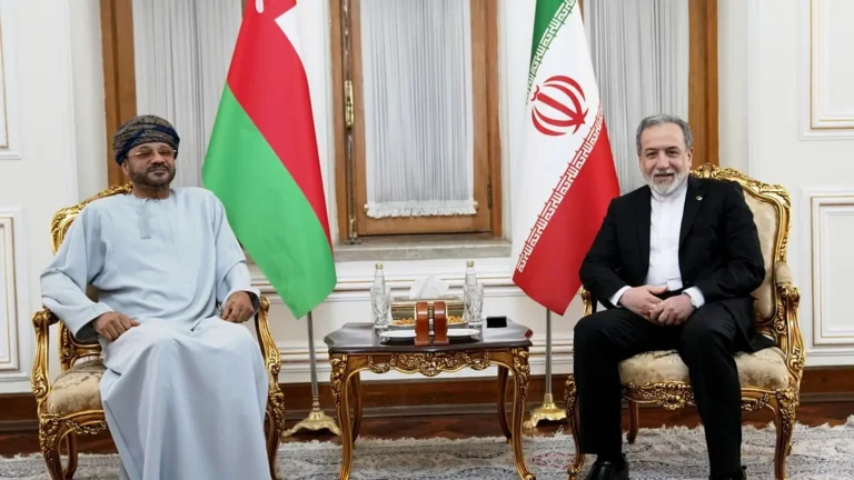 iran umman İran ve Umman el sıkıştı. Petrol fiyatı geriledi.