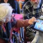Yapay zeka ve robotlar Alzheimer hastalarinin yeni yoldasi oluyor Yapay zekâ ve robotlar Alzheimer hastalarının yeni yoldaşı oluyor