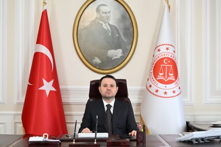 adalet bakani onemli aciklamalarda bulundu Adalet Bakanı Gürlek New York'ta konuştu: “Fon soruşturmasında mağdurların haklarını koruyacağız”