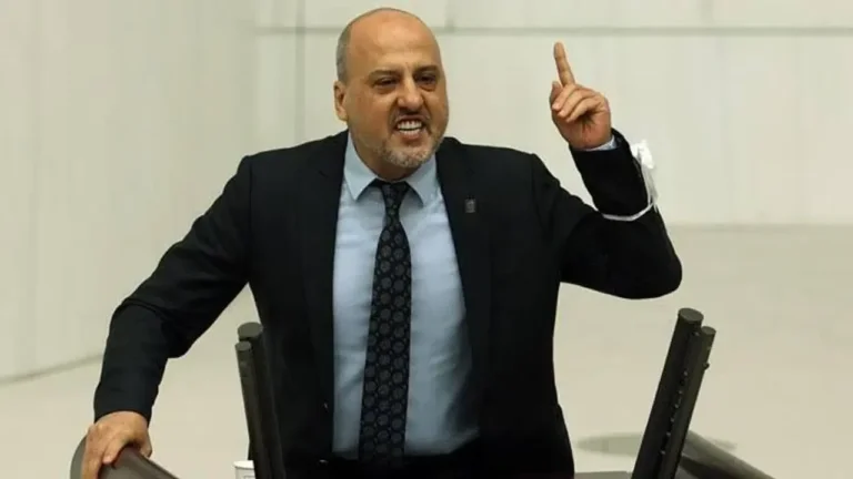 ahmet sik yandas medyaya yuklendi Ahmet Şık’tan yandaş medyayla ilgili dikkat çeken fon iddiası: “Yaklaşık 4 hafta önce terk etmişler”