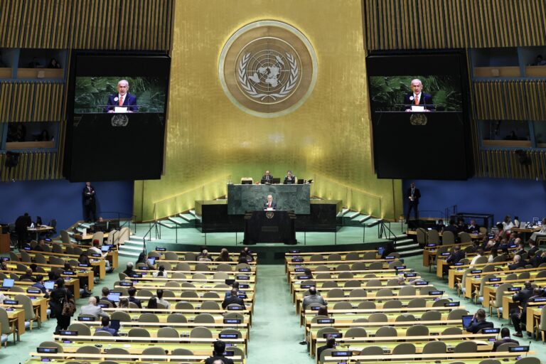 netenyahu111 Netanyahu BM kürsüsüne çıktı, salon boşaldı: 50'den fazla ülkeden 100'den fazla diplomat salonu terketti!