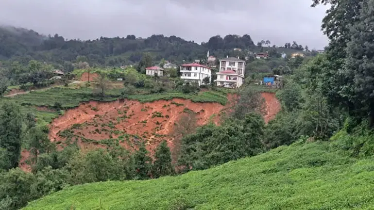 rize2 Doğu Karadeniz'de şiddetli yağış: İlçeler sular altında kaldı, Nevşehir'de can pazarı