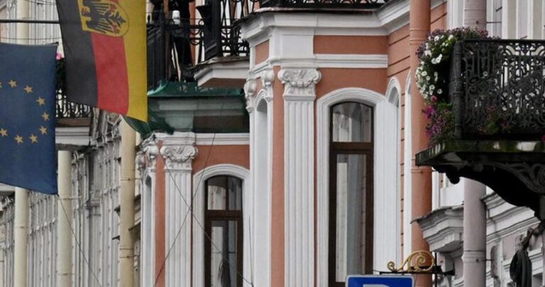 rusya almanya nin st petersburg baskonsoloslugunu kapatma karari aldi Rusya, St. Petersburg'daki Alman Konsolosluğunun kapatılmasını emretti ve personeli sınır dışı etti.