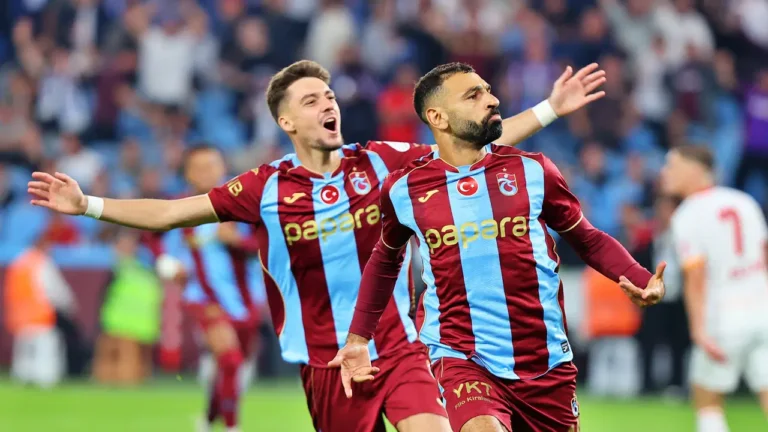 tranzon GS maci3 Trabzonspor Galatasaray'ı 4-0 yendi: Salah'tan hat-trick