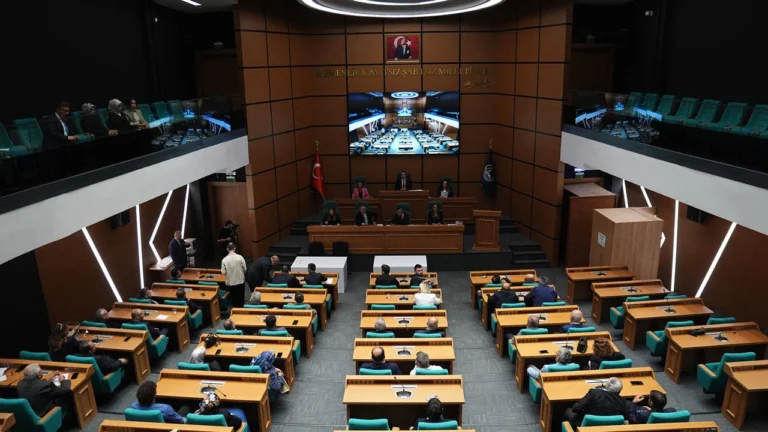 uskudar belediyesi secimleri Üsküdar Belediyesi'nde sonuç belli oldu! Dördüncü turda kazanan AKP adayı oldu