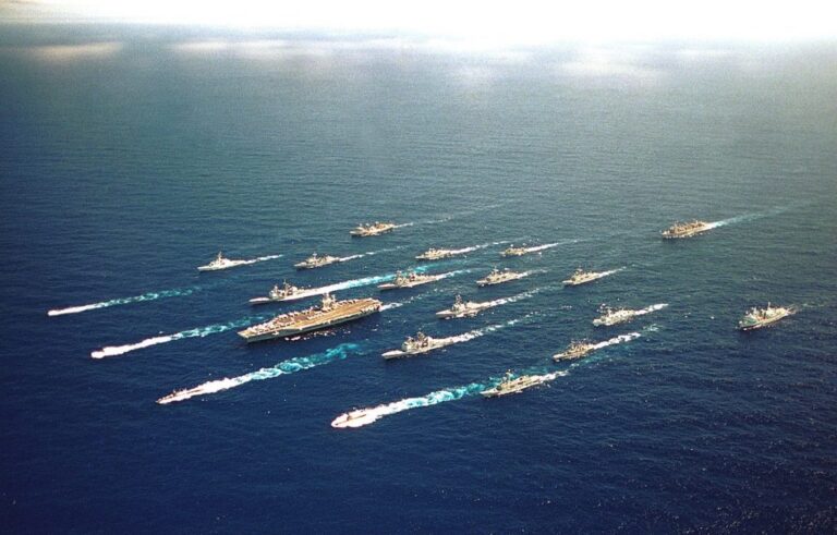 Abraham Lincoln battlegroup saldiri filosu ABD’den İran hattında askeri yığınak: Üçüncü uçak gemisi grubu yolda