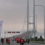 Osmangazi Koprusu nde Cumhuriyet icin kostular Osmangazi Köprüsü’nde Cumhuriyet için koştular: 19 ülkeden katılım
