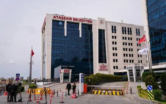 atasehir belediyesi Ataşehir Belediyesi AKP’ye geçti: Serdar Orhan 18 oyla başkan vekili seçildi