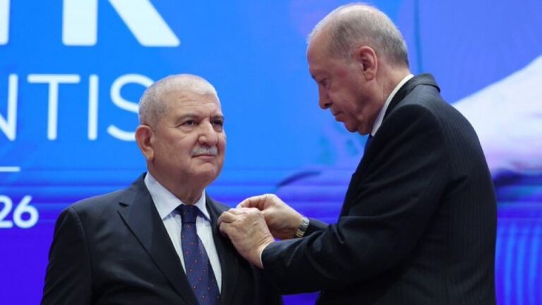 bagimsiz milletvekili akp ye katildi Kani Torun AK Parti’ye katıldı! Rozetini Erdoğan taktı