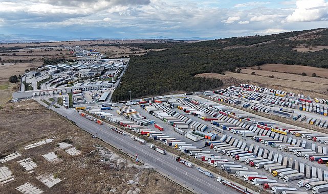 bulgaristan sinirinda 30 kilometre tir kuyrugu yuzunden soforlar isyan etti Bulgaristan sınırında 30 kilometrelik TIR kuyruğu: Şoförler isyan etti