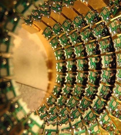 kuantum bilgisayari IBM'in kuantum bilgisayarı 110 yıllık hesabı 19 saniyede tamamladı