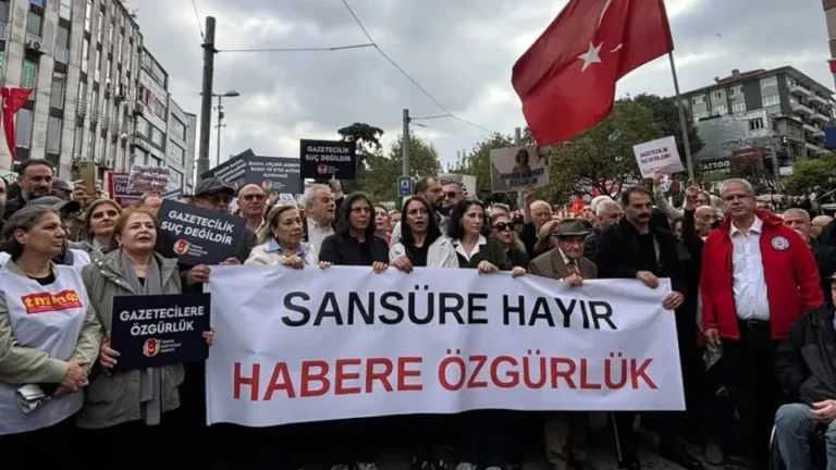 İstanbul’da basın özgürlüğü yürüyüşü: “Korkmuyoruz, susmuyoruz, itaat etmiyoruz”