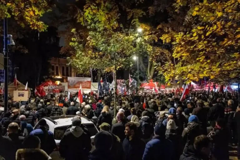 polonya olaylar Polonya'da anayasa krizi nasıl başladı? Polis mahkemeye girdi, Cumhurbaşkanı uçağını geri çevirdi