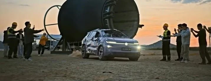 wolksvagen4 0zaq Volkswagen’in elektrikli SUV’sini dev tamburda 50 kez takla attırdılar!